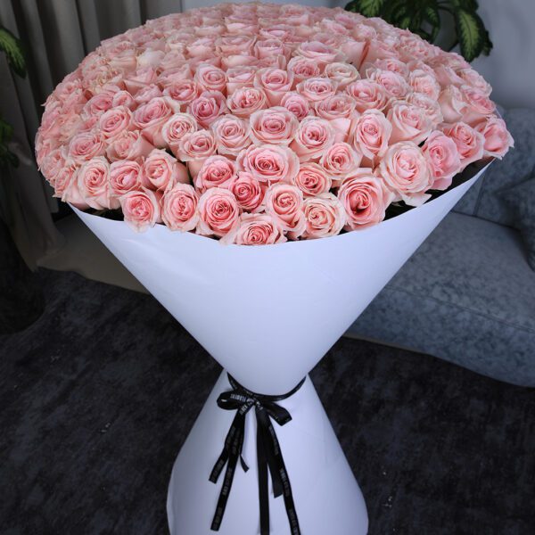 Graceful Roses Bouquet by Black Tulip Flowers