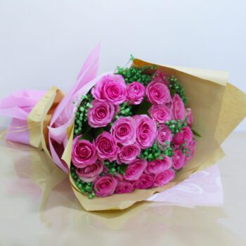 Bouquet of Charming Pink Blooms Roses