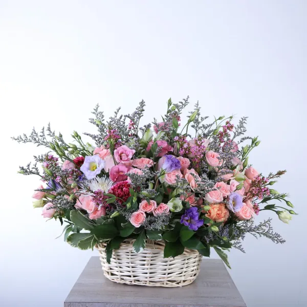 Charming basket composed of mix flowers