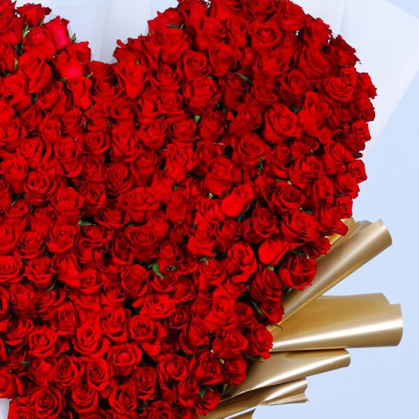 Heart-shaped arrangement of 500 red roses, perfect for a romantic gift.